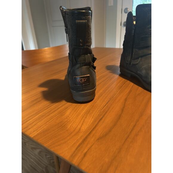 UGG Simmens Women's Size 7.5 Grey Leather Boots, Waterproof, Wool-Lined size 7.5 - Picture 3 of 5